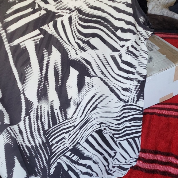 Women's XL Black & White Sheer Blouse - Picture 4 of 8